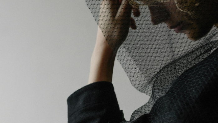 Dul: Yarım Kalan Kadınların Sessiz Tarihi